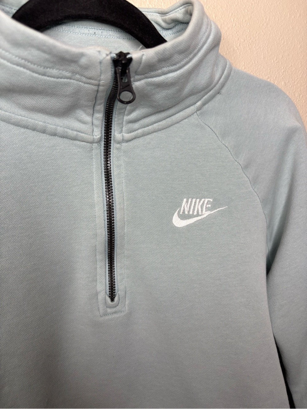 NIKE Women’s- Pull Over-Size: Small-Soft Mint - Picture 4 of 6